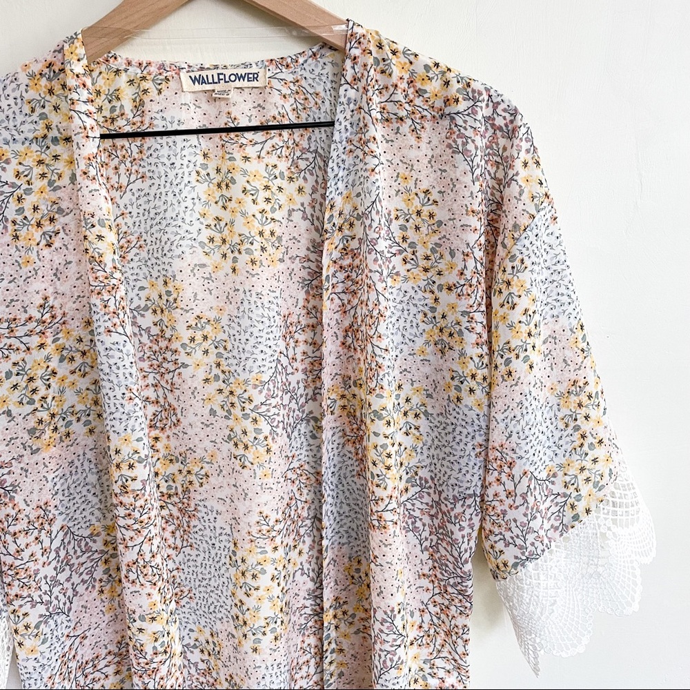 Wallflower floral kimono. - Picture 5 of 11